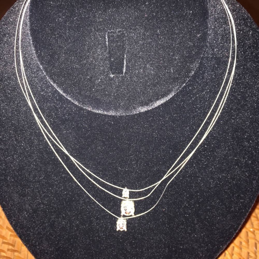 $11 SALE❤️NiB Triple Strand Illusion Gift Set